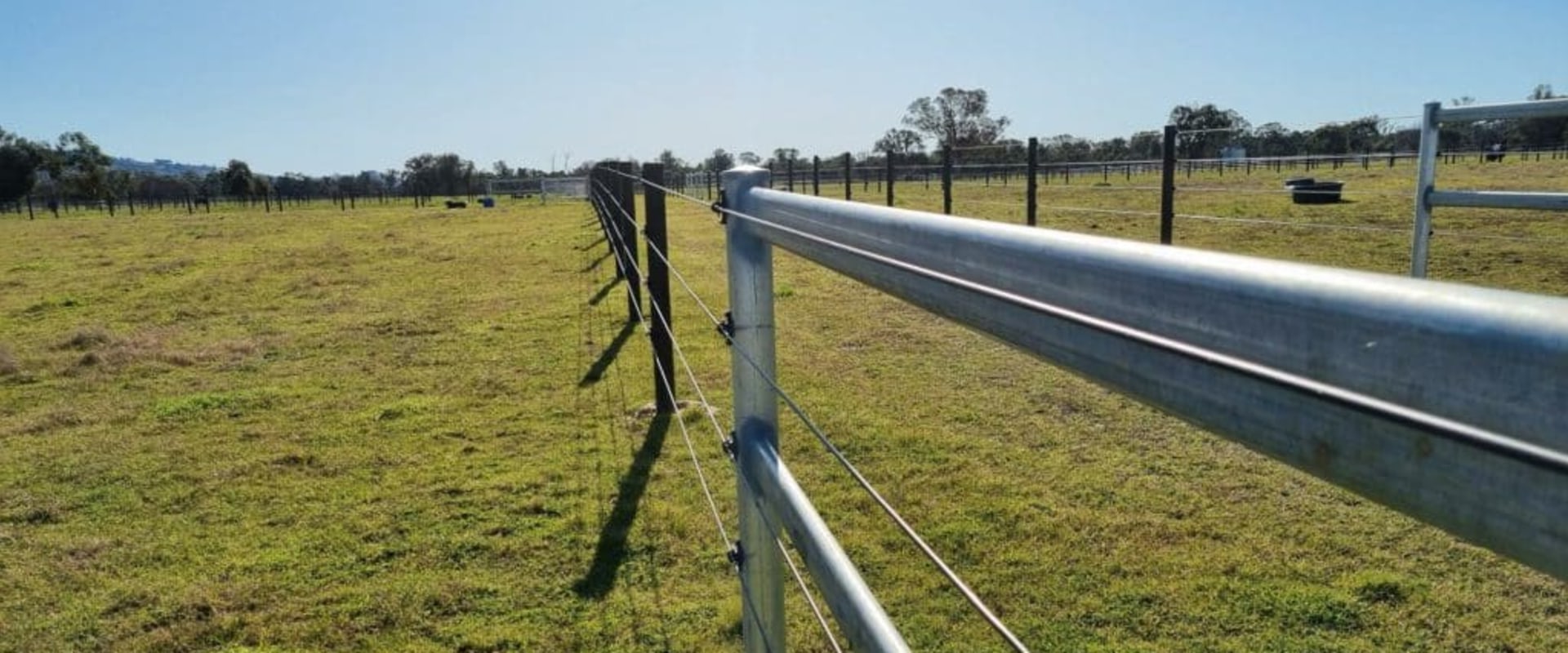 Choosing the Right Paint for Your Metal Fence
